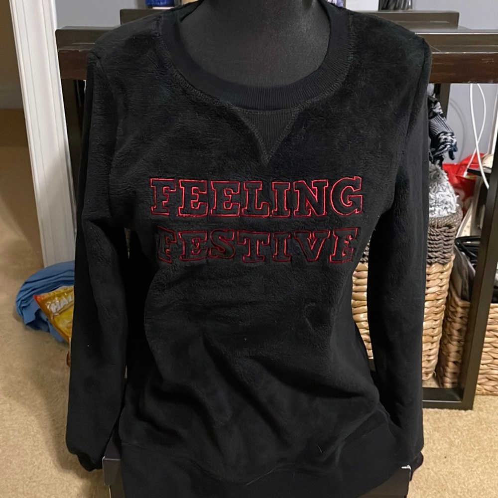 NWOT “Feeling festive” pajama pullover